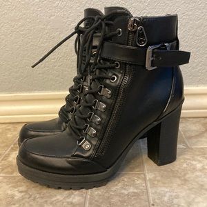 Black boots. Size 8